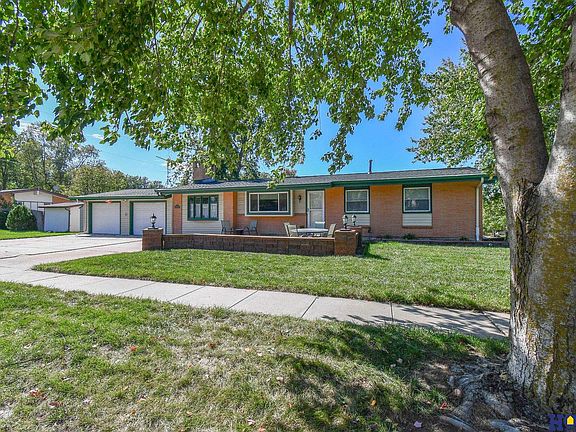 2nd image of 931 E Sanborn Dr