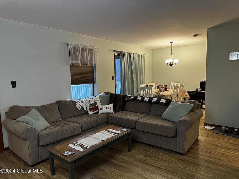 4th image of 110 Cambridge Manor Drive