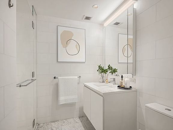 4th image of 685 1st Ave APT 14L