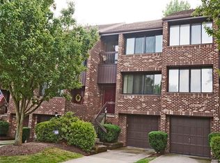 880 Fairways Dr, Oakmont, PA