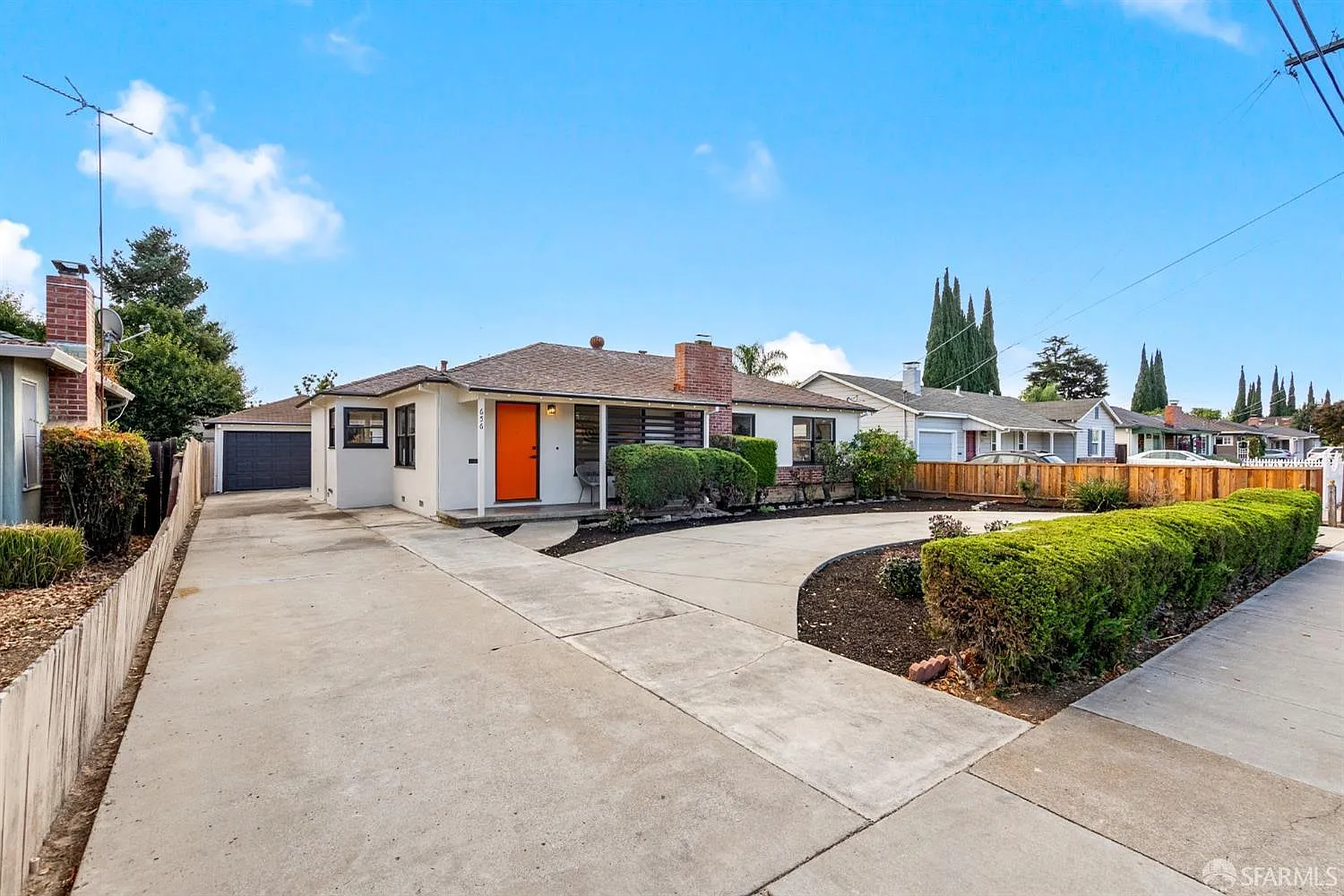 656 College Dr photo 1