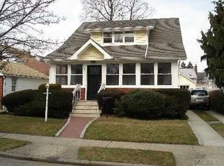 47 E Carpenter St, Valley Stream, NY 11580