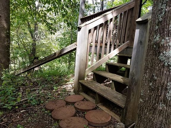5th image of 110 White Pine Dr SE
