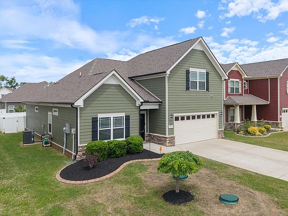 3rd image of 2525 Hollis Dr
