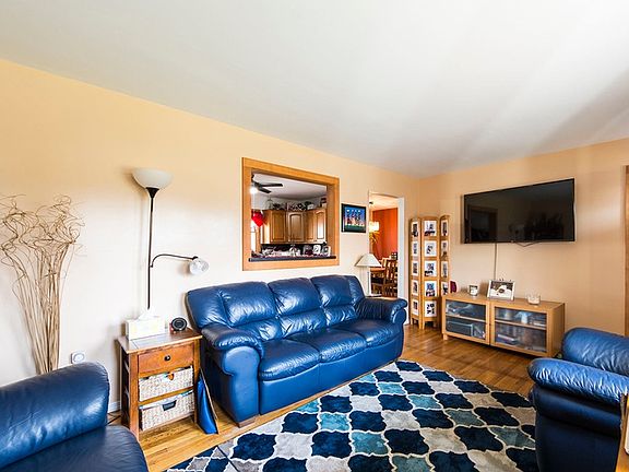 4th image of 16 Hillcrest Ter