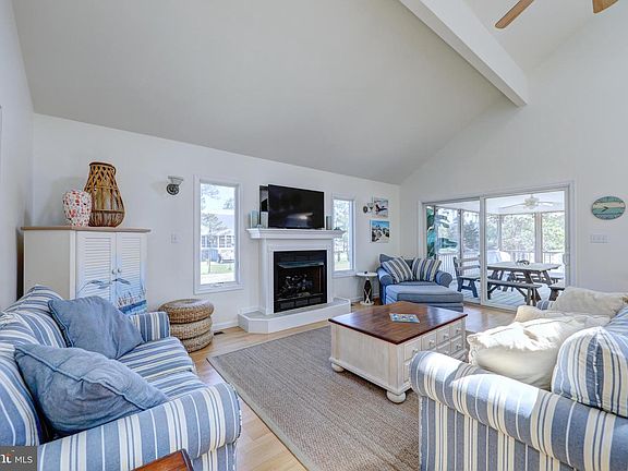 4th image of 887 Garfield Pkwy #4