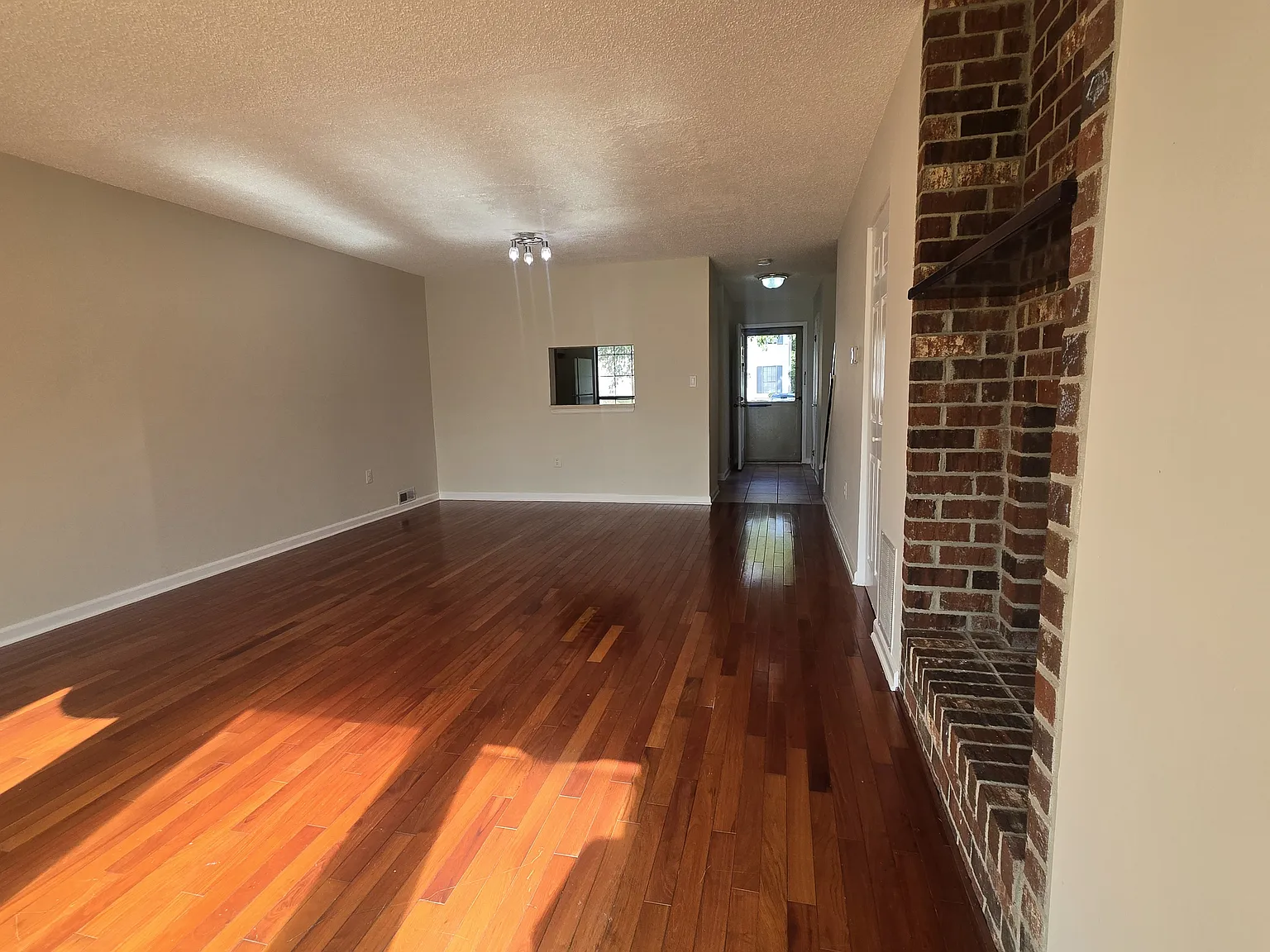 2 bed, 2.5 bath, 1240 sqft, $2,600 — Photo 3