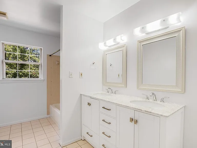 Valley View Dr — Photo 16