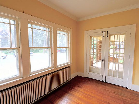 5th image of 1414 W Parkside Dr