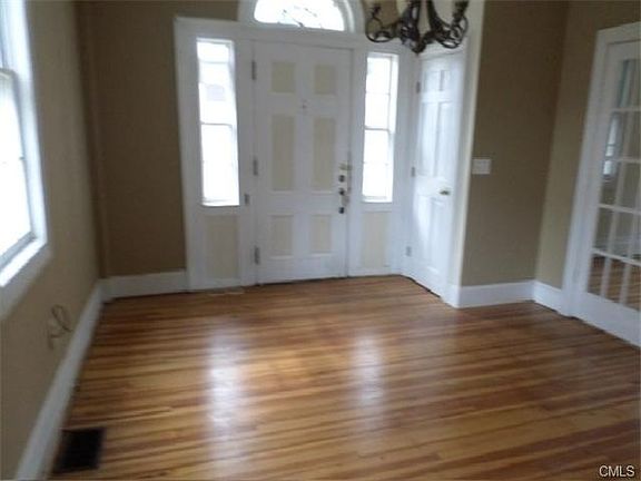 4th image of 482 Brewster St