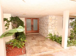 16951 Encino Hills Dr, Encino, CA 91436