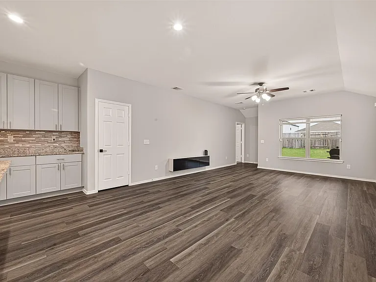 10411 Meadow Saffron Dr — Photo 6