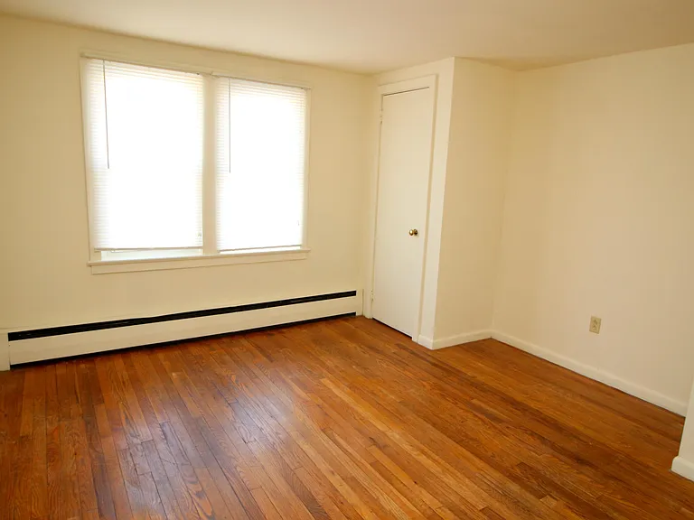 209 N Washington St — Photo 6