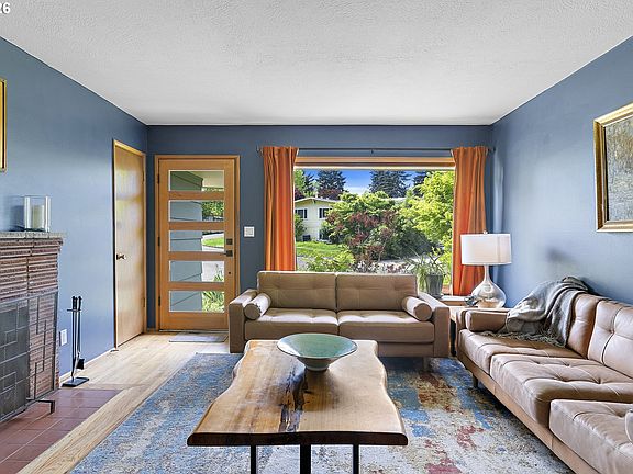 5th image of 4755 SE Washington Pl