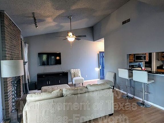 4th image of 1720 NE Green Oaks Blvd #203