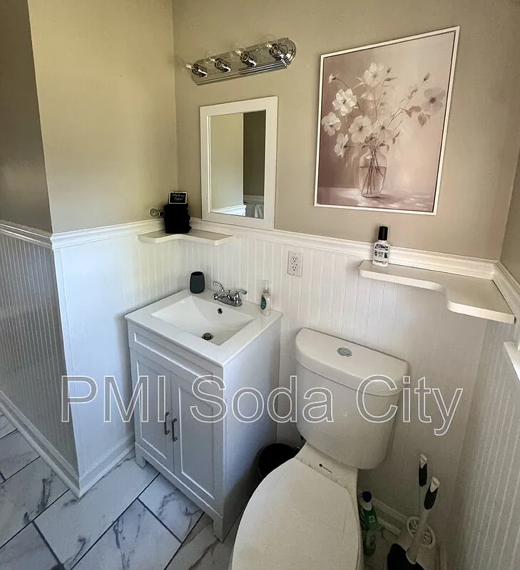 3 bed, 1.0 bath, 1193 sqft, $2,600 — Photo 2