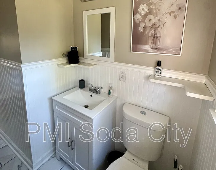 3615 Truman St — Photo 2