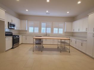 611 W Tribella Ct, Santa Ana, CA 92703