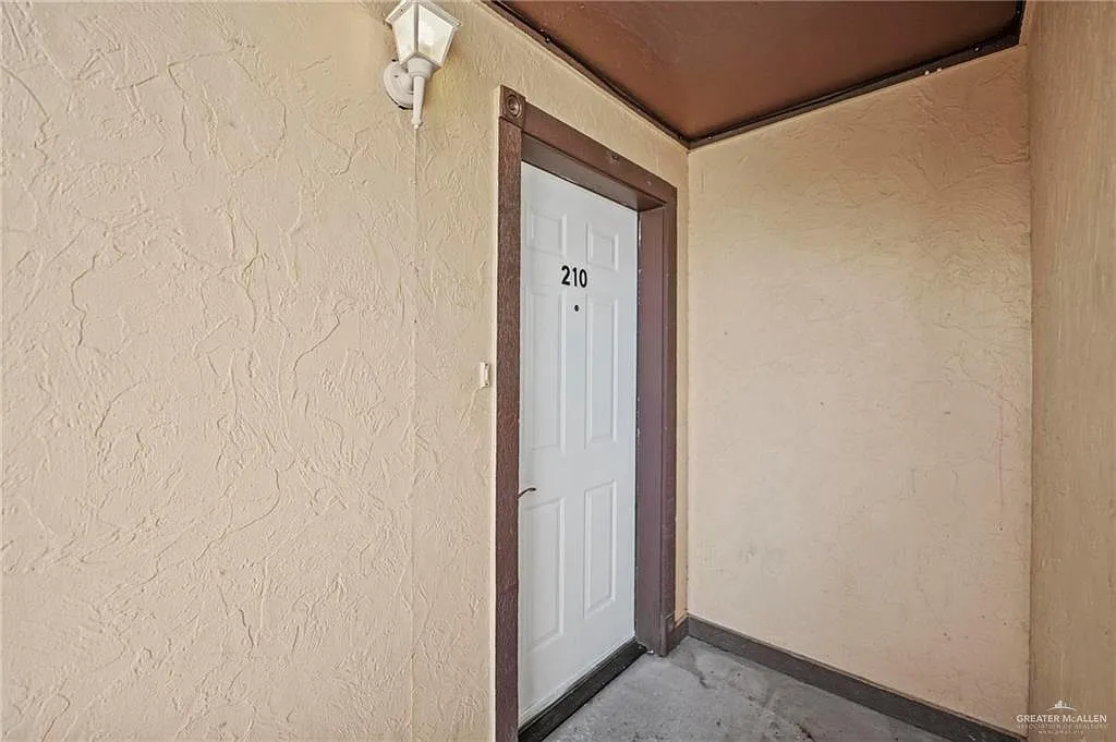 2 bed, 1.5 bath, 994 sqft, $790 — Photo 4