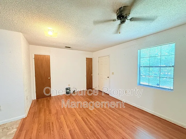 915 W Clark St #F — Photo 4