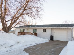 4903 E Roughrider Cir, Mandan, ND 58554