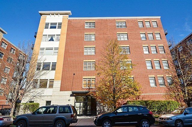 1st image of 2310 W Saint Paul Ave APT 202