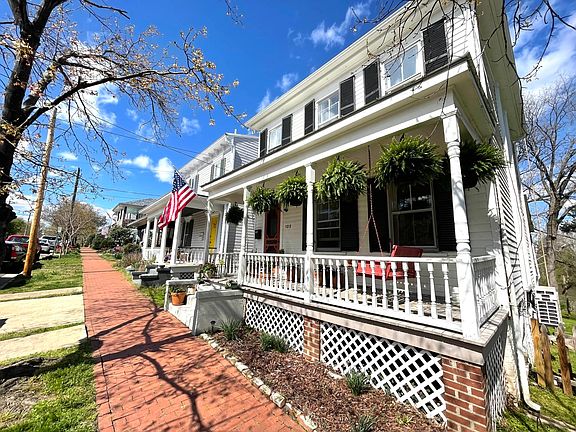 2nd image of 105 Caroline St