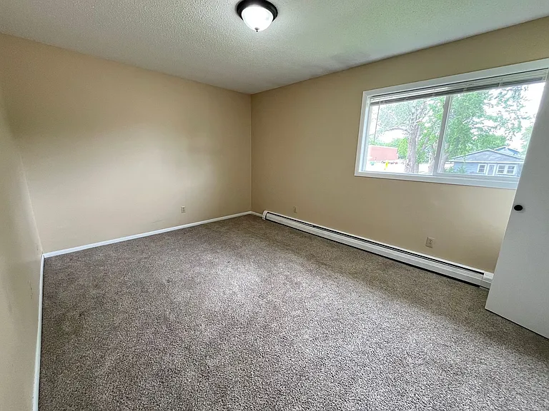 235 W 1st St — Photo 10