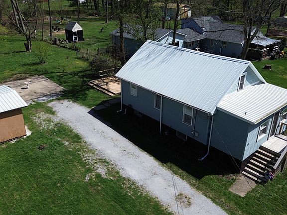 3rd image of 121 Rogers Ave