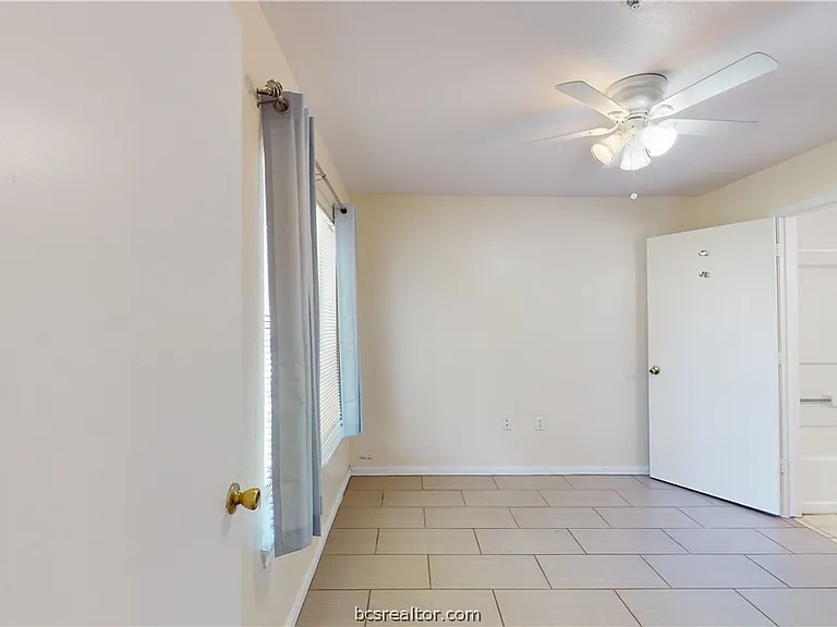 529 Sw Pkwy #102 — Photo 17