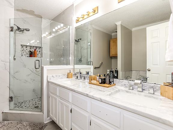4th image of 2231 Lake Hill Ct