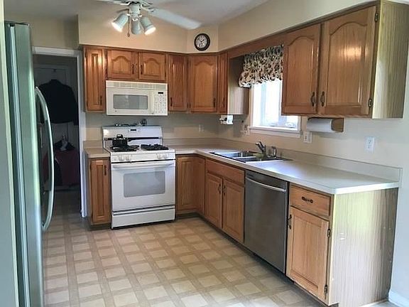 3rd image of 55 Hutton Cir