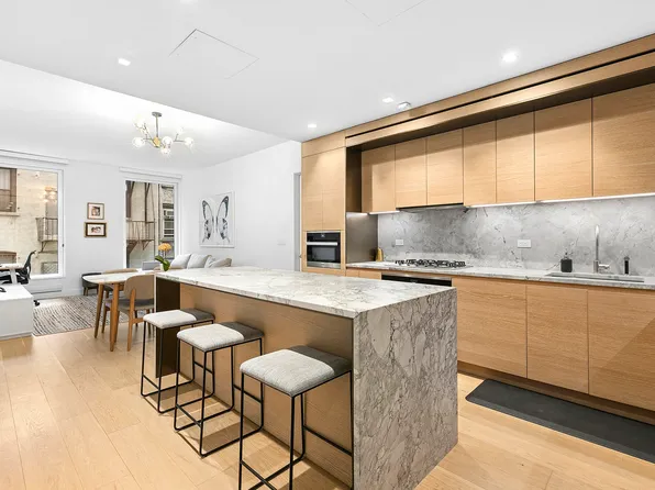 215 West 28th Street image 1 of 13