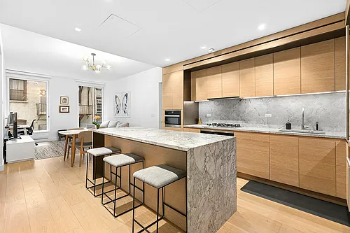 215 W 28th St #4C Photo 1
