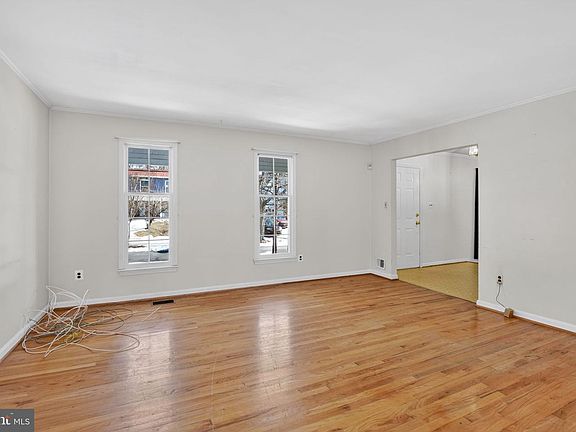 5th image of 9009 Ivanhoe Rd