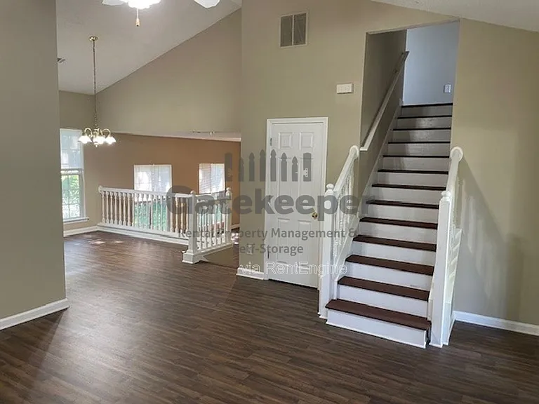 10564 Village Lndg — Photo 2