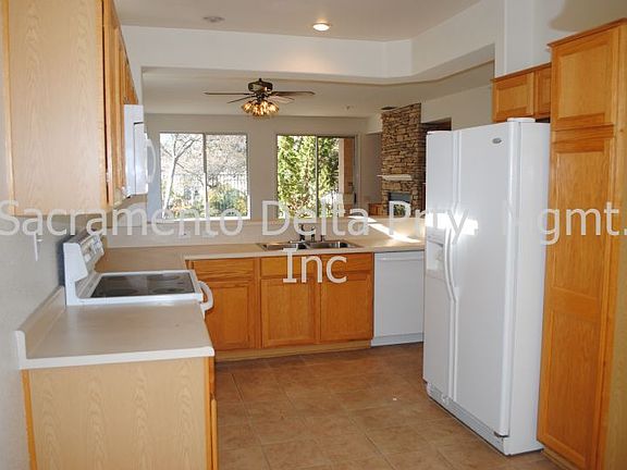 3rd image of 6061 Timberlodge Ln