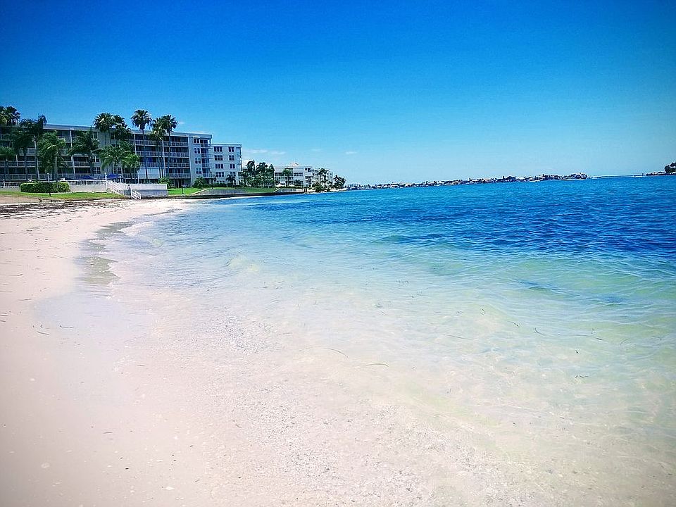 Isla Del Sol Beach
