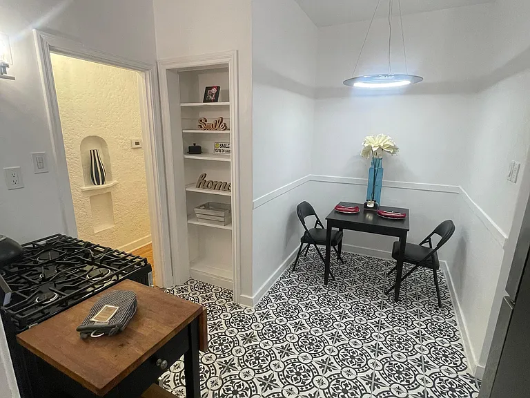 130 N Croft Ave #2 — Photo 3