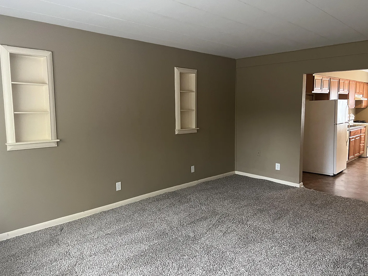 713 W Church St — Photo 3