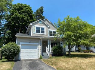 16 Serenity Cir, Rochester, NY 14608