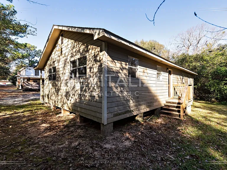 1746 Cody Rd N — Photo 31