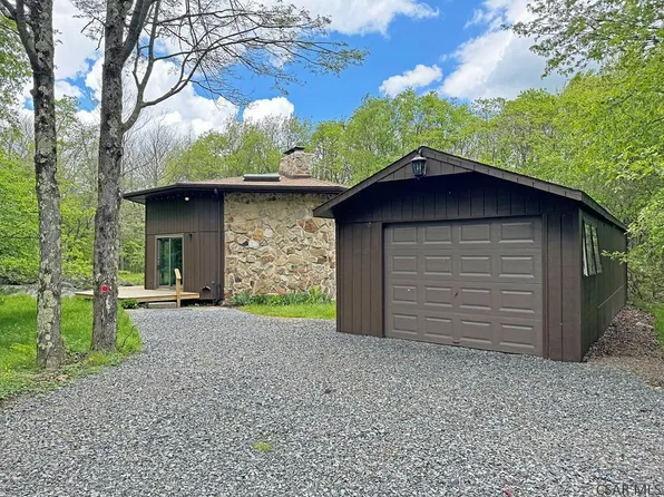 200 Summit Rd, Central City, PA 15926