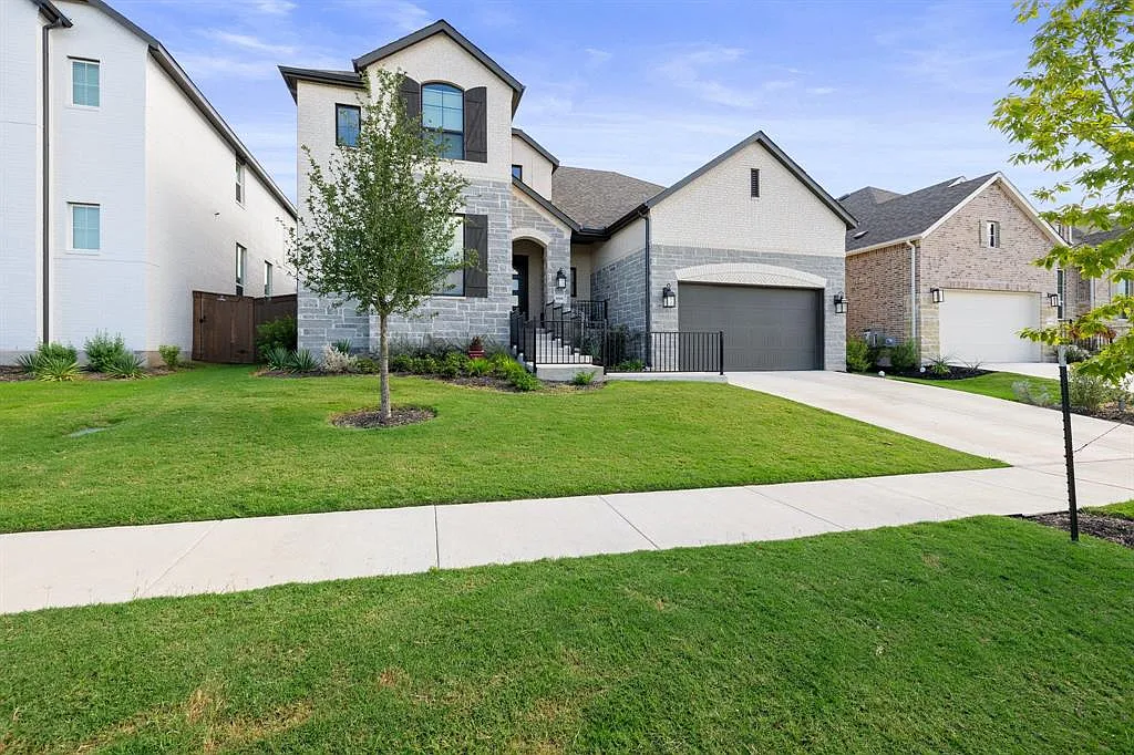 5 bed, 3727 sqft, $3,700 — Photo 1