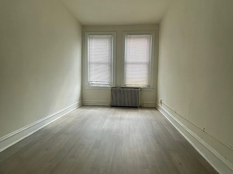 1900 N Myrtlewood St — Photo 10