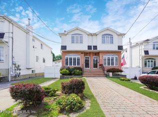 1580 Woodrow Rd, Staten Island, NY 10309