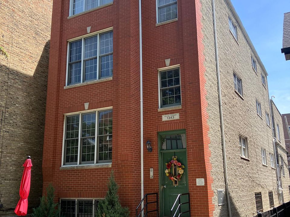 1st image of 1343 N Leavitt St #4
