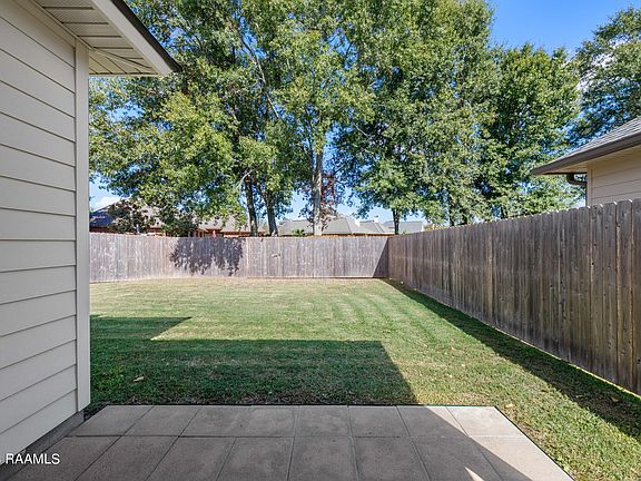 5th image of 302 Twin Meadow Ln