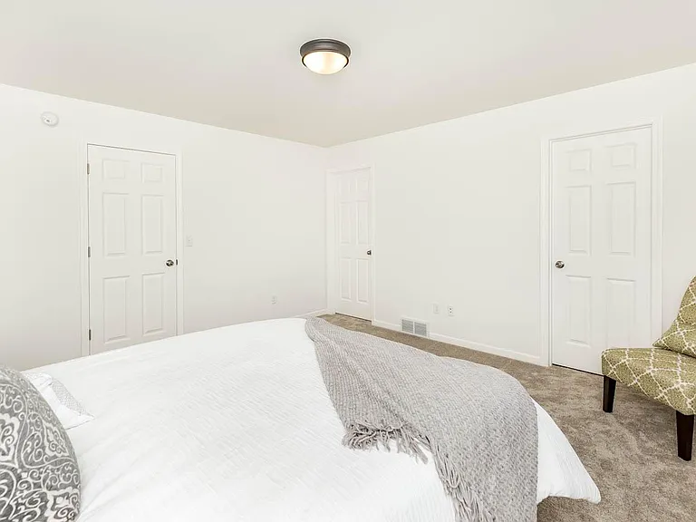 824 Cathy Dr W — Photo 16