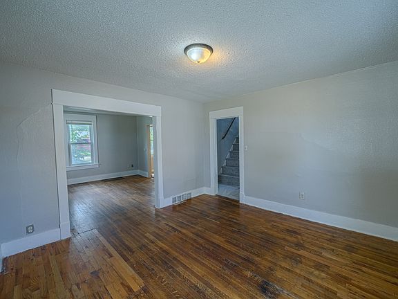 3rd image of 1528 E 17th Ct